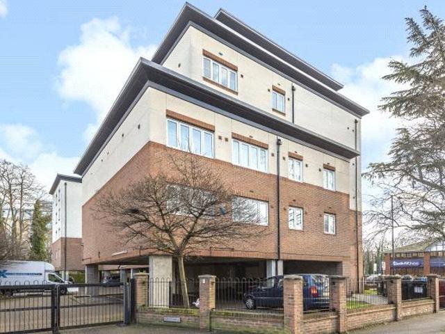 Flat for sale in Slough