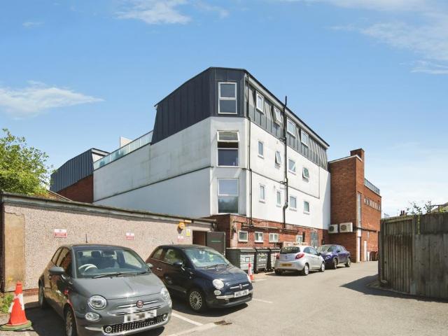 Flat for sale in Abbey End, Green Close