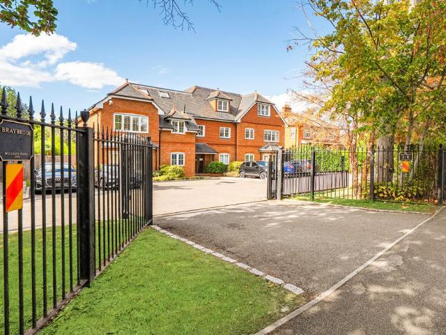 Flat for sale in Wokingham