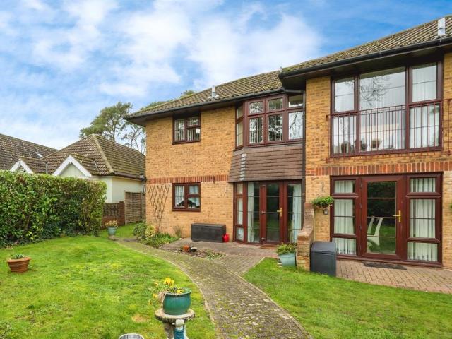 Flat for sale in Thornhill Park, Southampton
