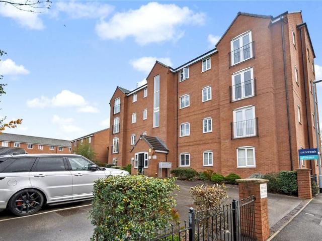 Flat for sale in Farsley, West Yorkshire