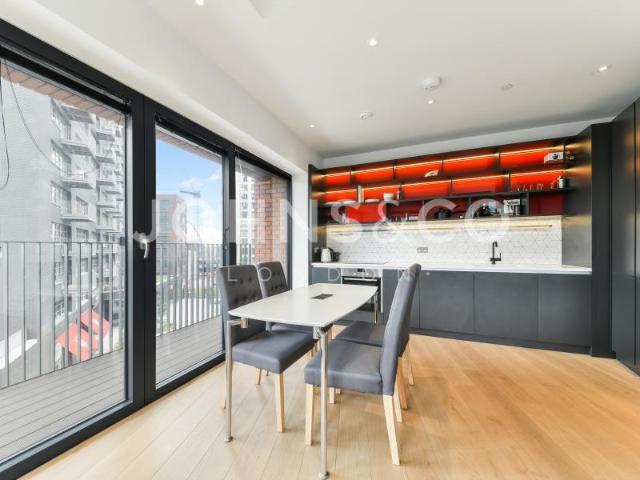 Flat for sale in Bromley-by-Bow, Poplar Grove
