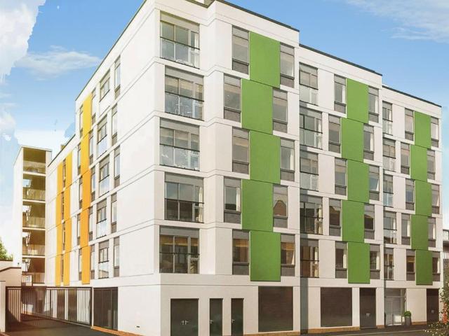 Flat for sale in Watford, Hertfordshire
