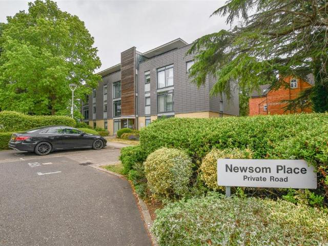 Flat for sale in St Albans, Bernards Heath