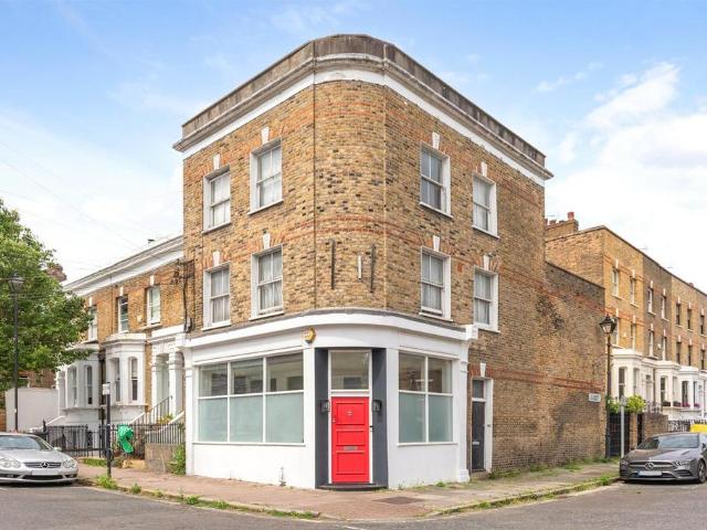 Flat for sale in Kennington, Greater London