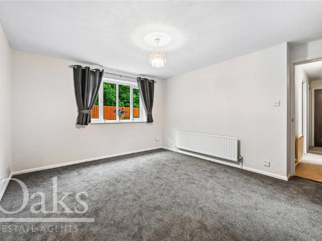 Flat for sale in London Borough of Croydon, Addiscombe