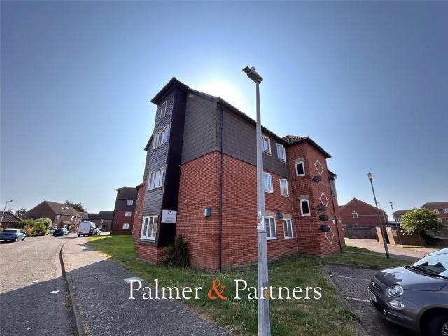 Flat for sale in Dale Hill, Essex