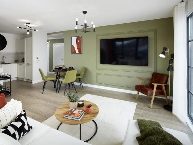 Flat for sale in London Borough of Merton, Cat Hill