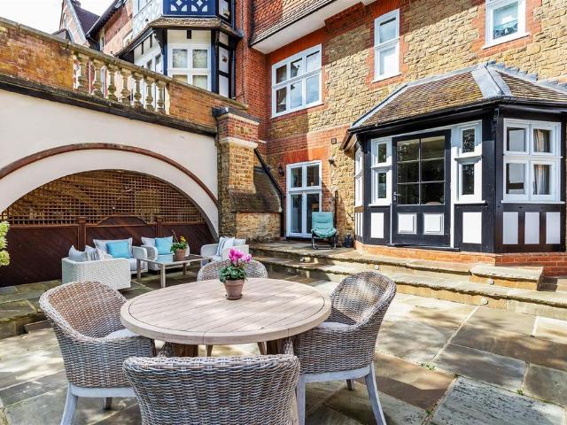 Flat for sale in Bramley, Fole