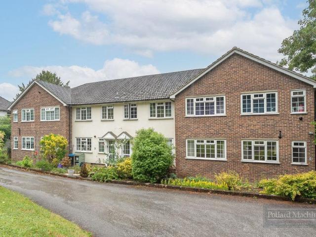 Flat for sale in London Borough of Croydon, Sanderstead