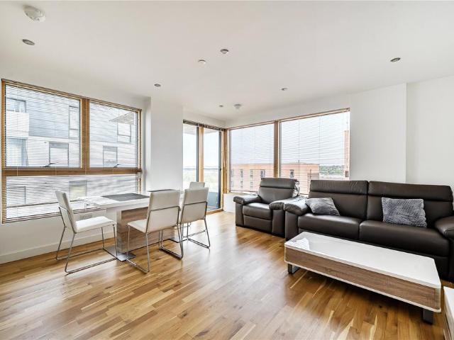 Flat for sale in Reading