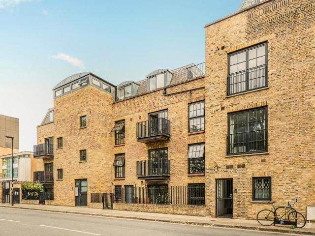 Flat for sale in London Borough of Islington, Greater London