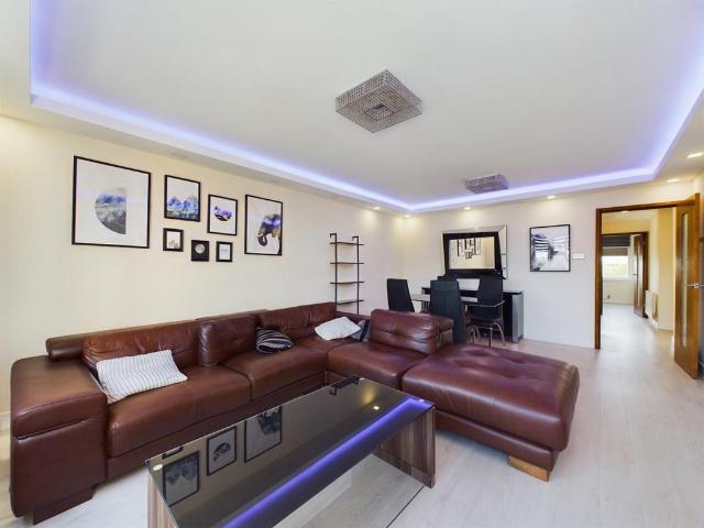 Flat for sale in Rotherhithe, Greater London