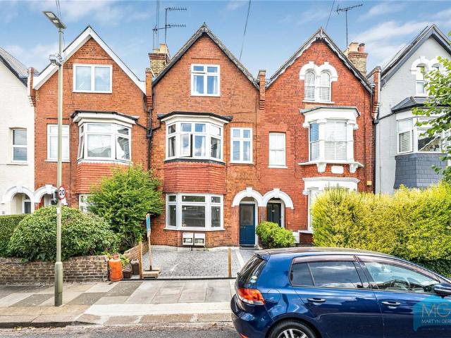 Flat for sale in Friern Barnet, Greater London
