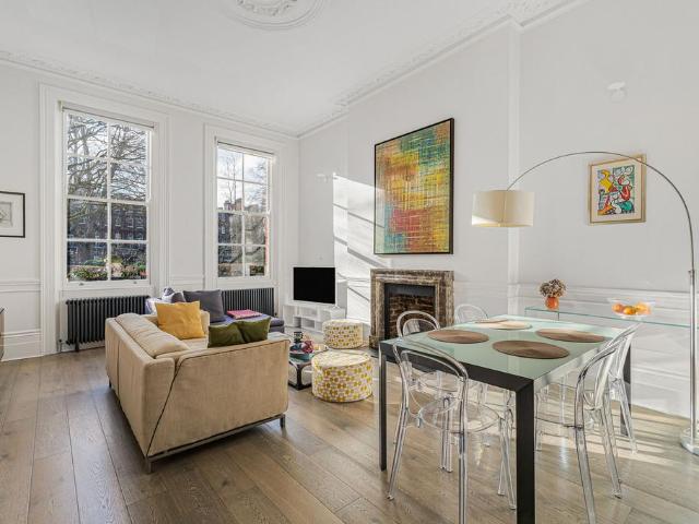 Flat for sale in Earl's Court, Greater London