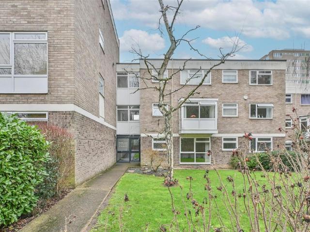 Flat for sale in Navestock Side, Essex
