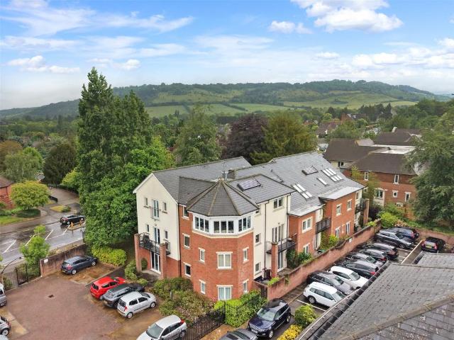 Flat for sale in Pachesham Park, Surrey