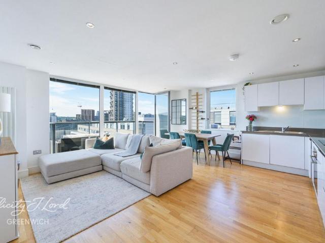 Flat for sale in Greenwich Town Centre, Greater London