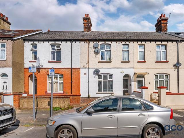 Flat for sale in Colindale, Greater London