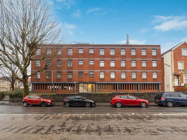 Flat for sale in Feckenham, City Of Bristol