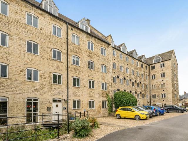 Flat for sale in Forest Green, Stroud