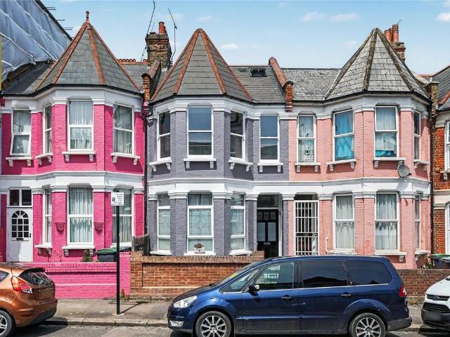 Flat for sale in Harringay, Greater London