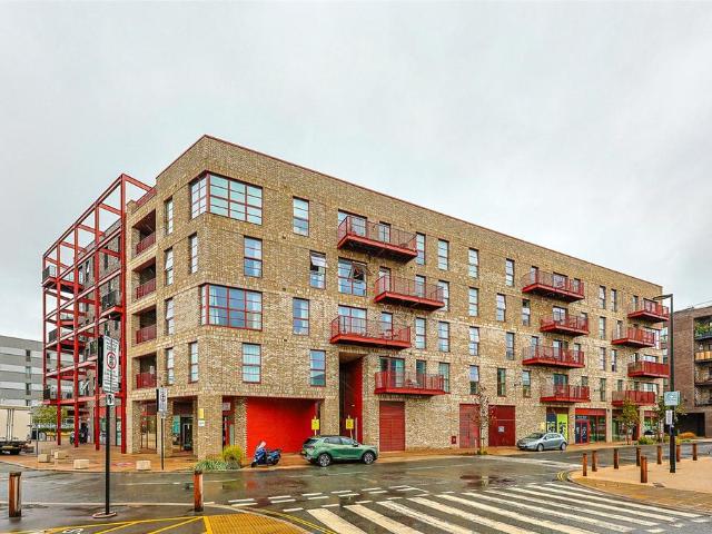 Flat for sale in East Wick, Greater London