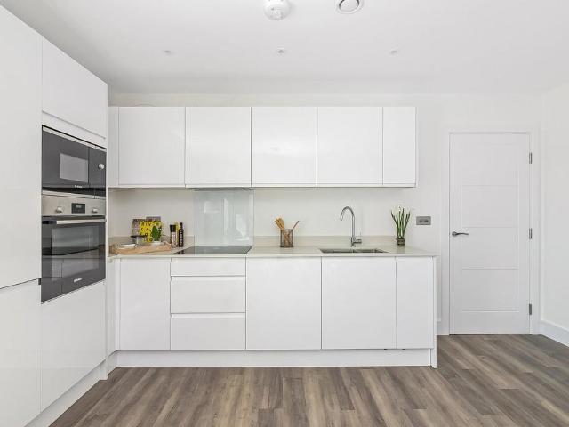 Flat for sale in Camberwell, Greater London