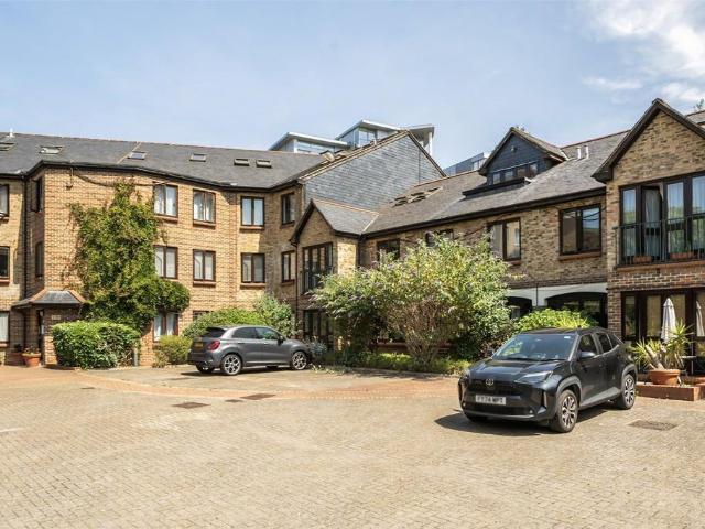 Flat for sale in London Borough of Lewisham, Greater London