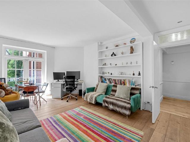 Flat for sale in St. John's Wood, Greater London