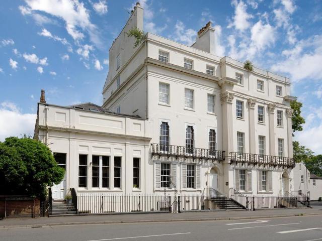Flat for sale in Milverton, Warwick