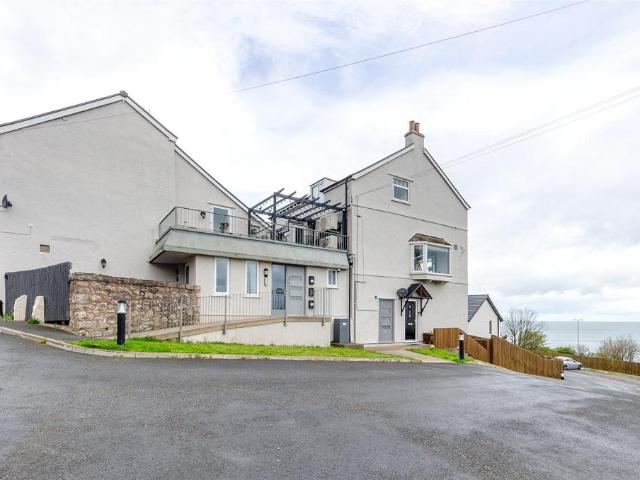 Flat for sale in Llanddulas, Wales