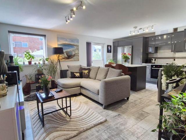 Flat for sale in Key Street, Suffolk