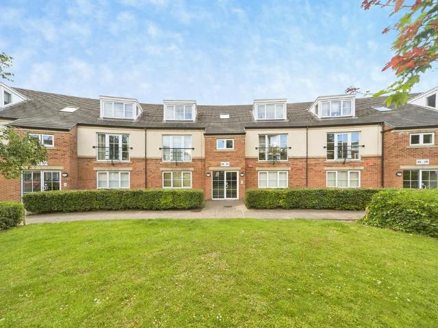 Flat for sale in Pudsey, West Yorkshire