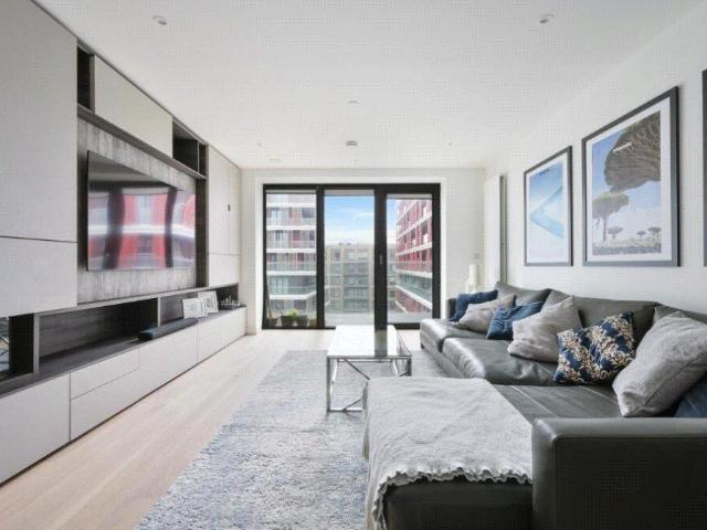 Flat for sale in Silvertown, Greater London