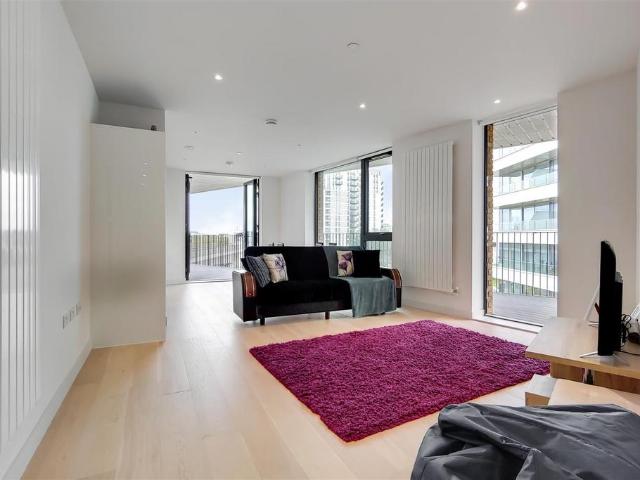 Flat for sale in Silvertown, Greater London