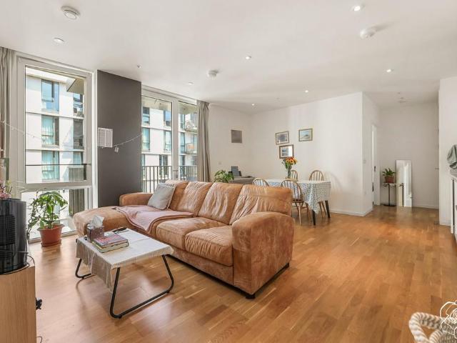 Flat for sale in Stratford Marsh, Greater London