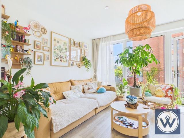Flat for sale in Hayes, Greater London