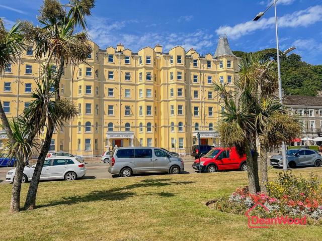 Flat for sale in Douglas, Scotland