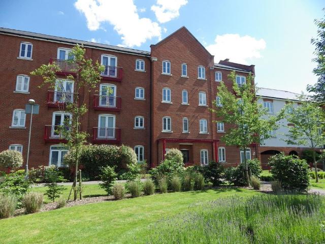 Flat for sale in Southcourt, Aylesbury