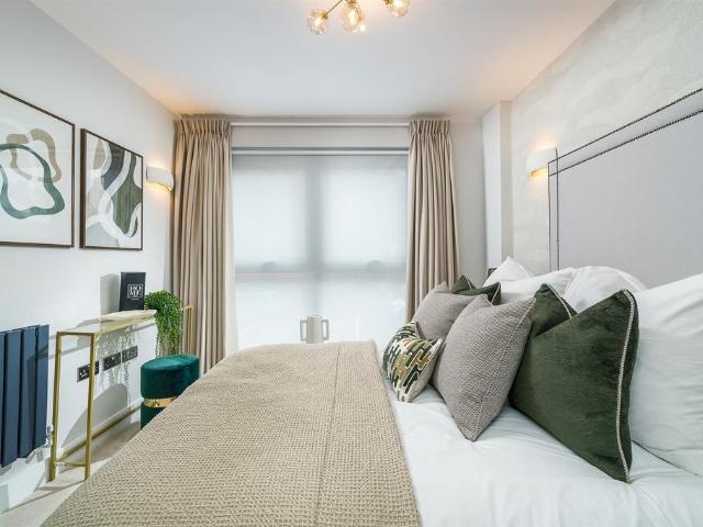 Flat for sale in London Borough of Hammersmith and Fulham, Greater London