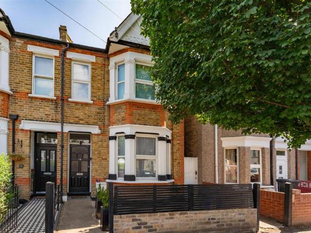 Flat for sale in London Borough of Ealing, Hanwell
