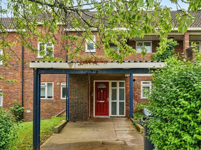 Flat for sale in London Borough of Lewisham, Bell Green
