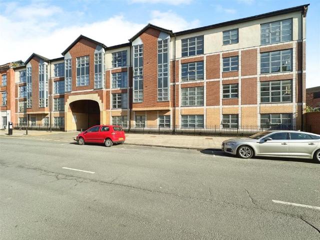 Flat for sale in Old Town, Hull