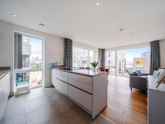 Flat for sale in Greenwich Millennium Village, Greater London