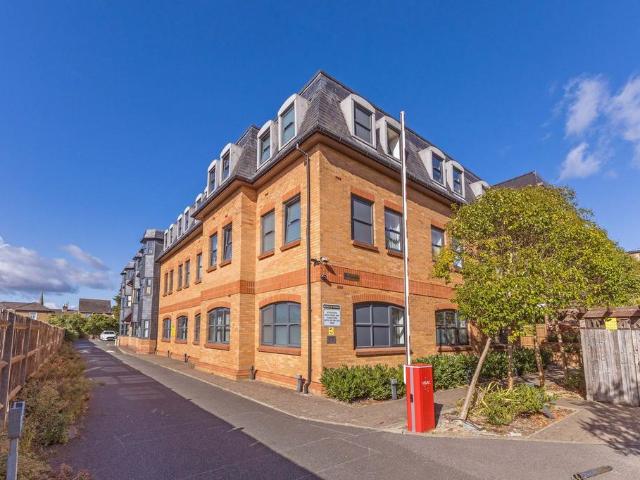 Flat for sale in Chalvey, Slough
