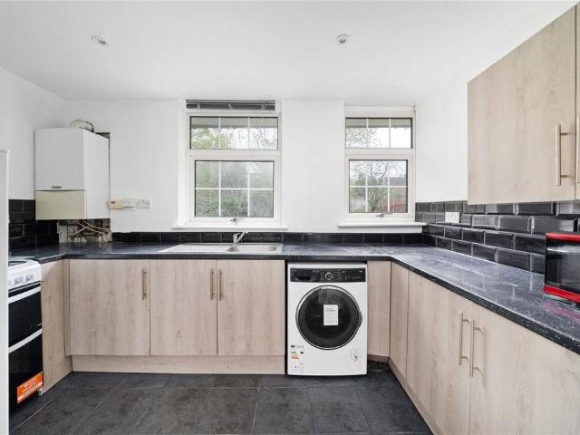 Flat for sale in West Norwood, Greater London