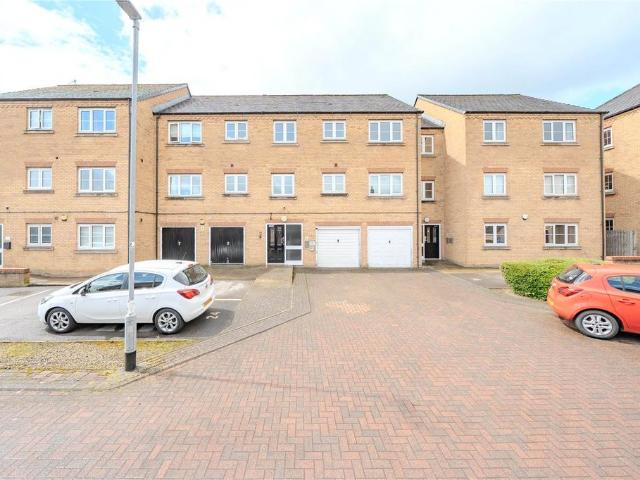 Flat for sale in Pudsey, West Yorkshire