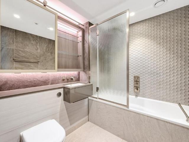Flat for sale in Nine Elms, Greater London