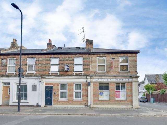 Flat for sale in London Borough of Ealing, Hanwell